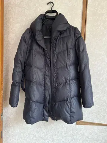 블랙 컬러 다운 코트 허리 리본 포함 9AR