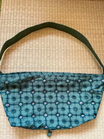 미나 페르호넨 anemone 꽃무늬 그린 컬러 숄더백