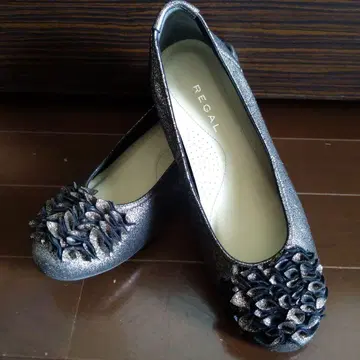 REGAL 플랫슈즈 골드 꽃 모티브 미사용품 23.5cm