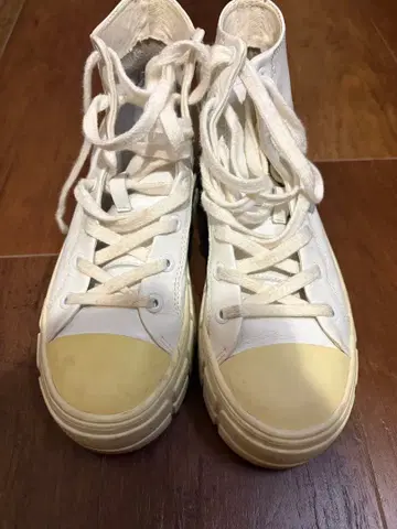 화이트 하이컷 통굽 부츠