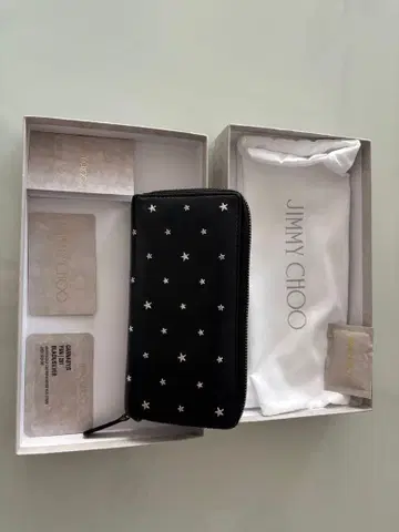 JIMMY CHOO 별 패턴 가죽 장지갑 새상품급