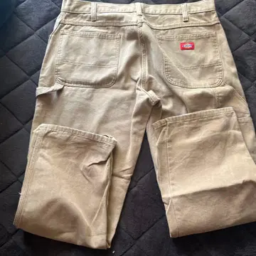 디키즈 베이지 카고 팬츠 양쪽 사이드 포켓 포함