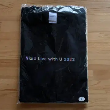 [ 새상품 ] NiziU 'Light it Up' T셔츠 L 사이즈