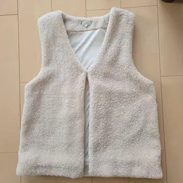 푸치 온 플뢰르 새상품 크림색 보아 베스트