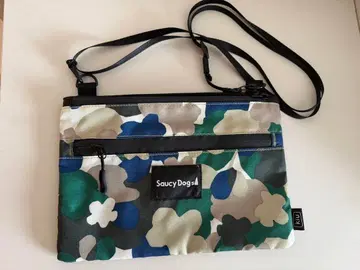 Saucy Dogs 숄더백 카모플라쥬
