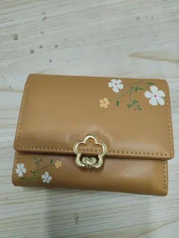 꽃무늬 베이지 3단 폴더형 지갑