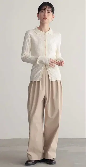 베이지 와이드 팬츠 플리츠 벨트 포함