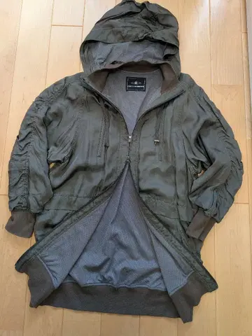 GRACE CONTINENTAL 후드 부착 새틴 밀리터리풍 블루종