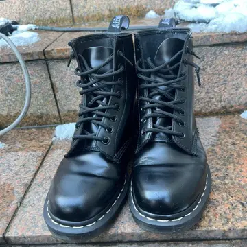 닥터마틴 8홀 27cm 화이트 스티치