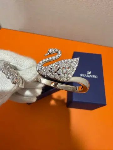 새상품 스와로브스키 스완 뱅글