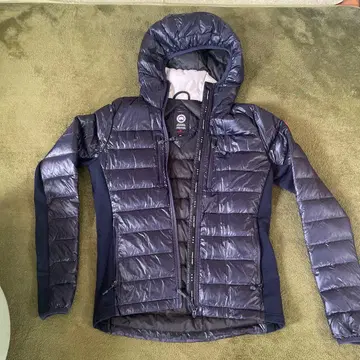 네이비 후드 부착 다운 자켓