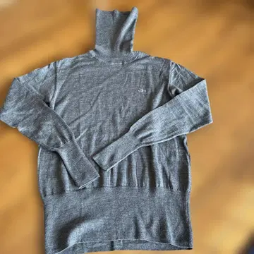 비비안 그레이 터틀넥 스웨터