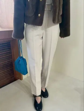 밀라 오웬 센터 프레스 테이퍼드 팬츠