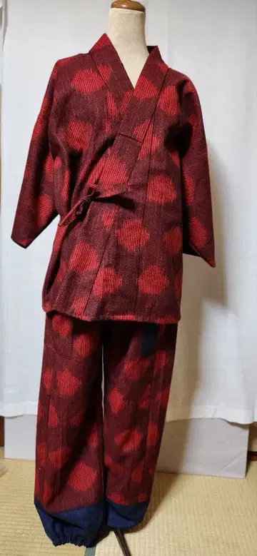 빨간색과 네이비 기모노 스타일 세트