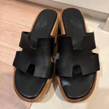 블랙 가죽 샌들