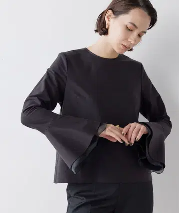 새상품급 Wim Gazette 페플럼 슬리브 블라우스 블랙 24AW