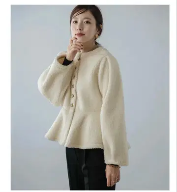 새상품급 라지엠 La-gemme 페플럼 보아 자켓 프릴 아이보리