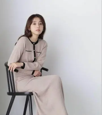 NATURAL BEAUTY BASIC 바이컬러 니트 가디건 & 스커트