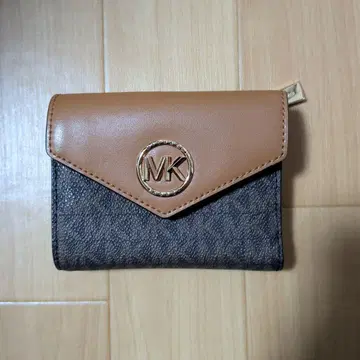 MICHAEL KORS 3단 폴더형 지갑 브라운