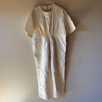 아이보리 반팔 올인원