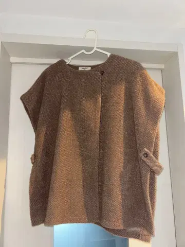 브라운 트위드 케이프 스타일