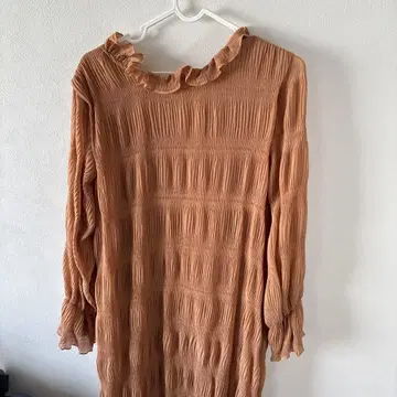 프릴 장식 V넥 긴팔 원피스