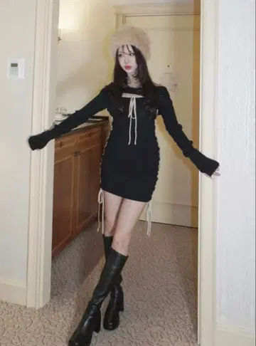 amerge. 오프숄더 미니 원피스