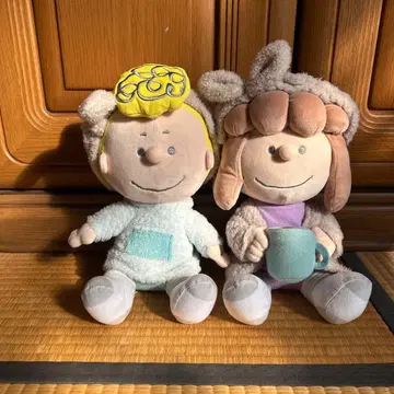 유니버설 샐리와 에밀리 봉제 인형