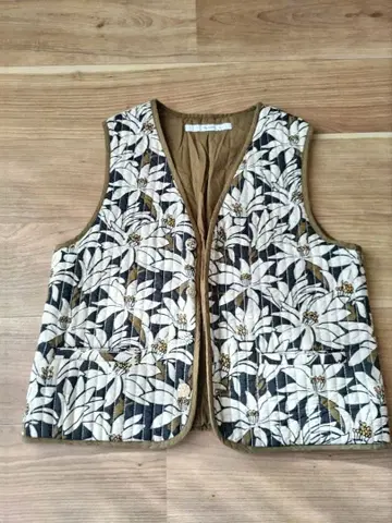 프레임워크 꽃무늬 퀼팅 베스트