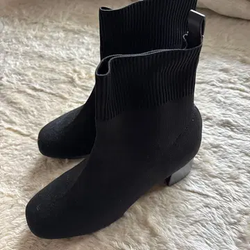 새상품급 블랙 니트 숏부츠 L L