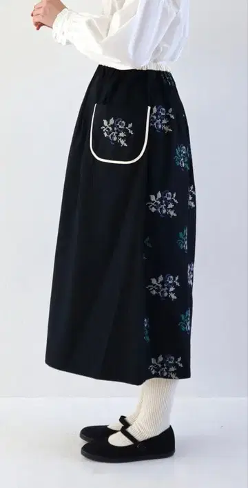 pot and tea (포트 앤 티) 크로스 스티치 스커트