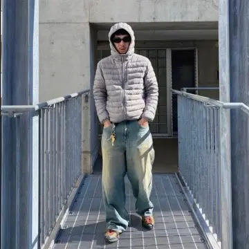 유니클로 울트라 라이트 다운 자켓 실버 L 푸퍼