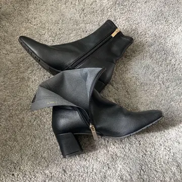 루타론 블랙 지퍼 부츠 중간 굽