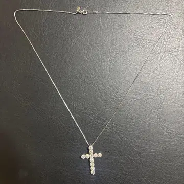 플라티나 2캐럿 크로스 목걸이