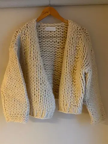 모 100% 크림색 가디건