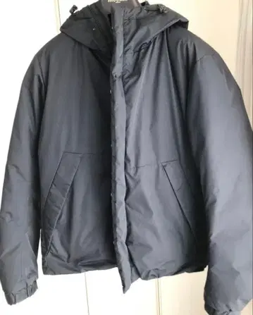 고품질 UNIQLO 후드 부착 다운 자켓 블랙