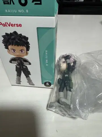 괴수8호 나루미 겐 피규어