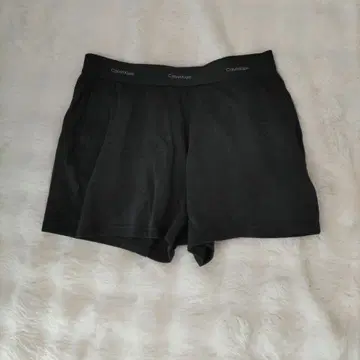 Calvin Klein 블랙 숏팬츠 M 사이즈