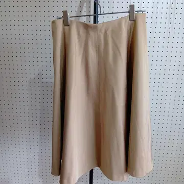 ROPE 베이지 플레어 스커트 무릎 기장
