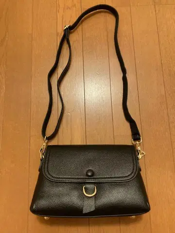 블랙 가죽 느낌 숄더백