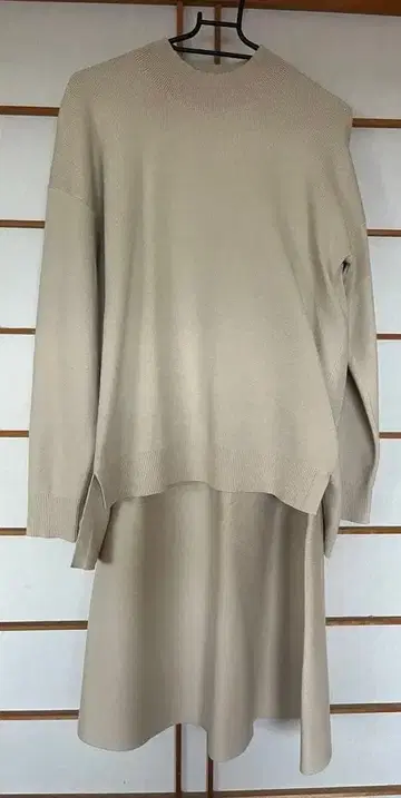 베이지 니트 셋업 스커트