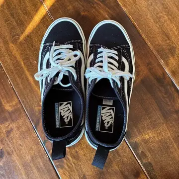 VANS 블랙 스니커즈