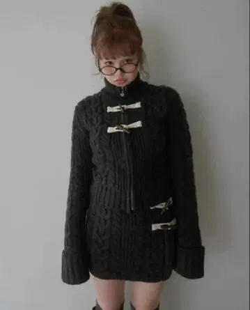 켈리 토글 니트 세트업 앤마리 그레이