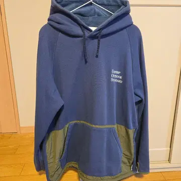 후드 부착 맨투맨 네이비 카키