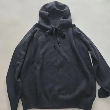 블랙 후드 부착 긴팔 니트 스웨터