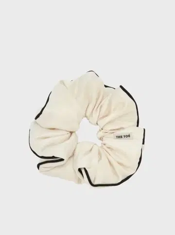 THE TOE 플라우엔 새틴 스크런치
