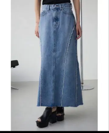 프린지 절개 데님 스커트 S 새상품급 아줄바이마우지