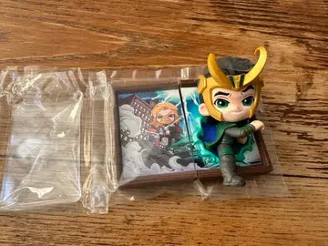 로키 꼬마 캐릭터 피규어와 카드 세트