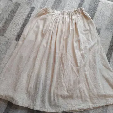 ruiman 베이지 화이트 플레어 스커트 종아리 위치 면린넨