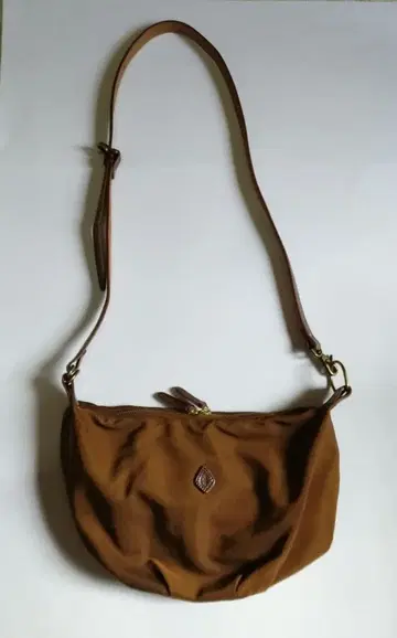 클레도란 숄더백 브라운